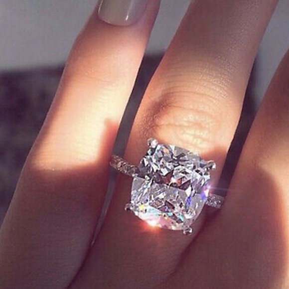 NEw 925 Sterling Silver Gorgeous Ring - Picture 4 of 5